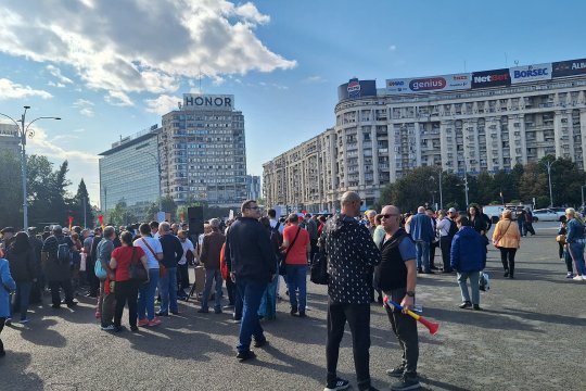 Protest major în Piața Victoriei. Asociația Nevăzătorilor din România a ieșit în stradă din cauza pensiilor