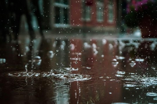România va fi lovită de ploi în acest weekend. ANM a emis două avertizări de cod galben și portocaliu în ultimele zile din septembrie