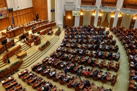 Lovitură mare în lumea politică din România. Zece deputați de la USR, PNL și AUR au migrat la Partidul DREPT