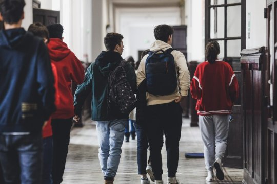 Structura anului școlar 2024-2025. Când vor avea prima vacanță elevii care încep azi cursurile