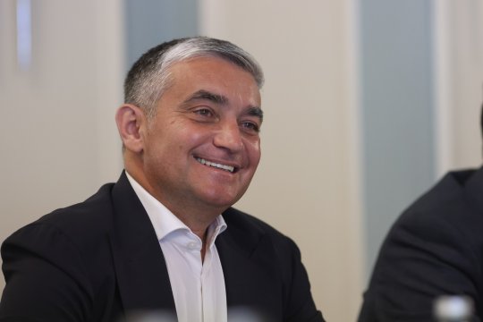 Primarul din Sinaia a fost reținut de procuori. Vlad Oprea a ajuns la spital după o zi petrecută la audieri