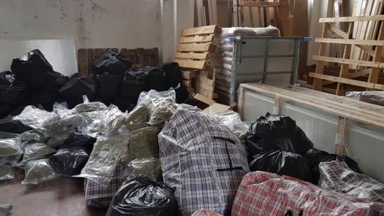 Captură uriașă de droguri în Italia. Cocaină și hașiș, ascunse în batoane de ciocolată și mașini modificate
