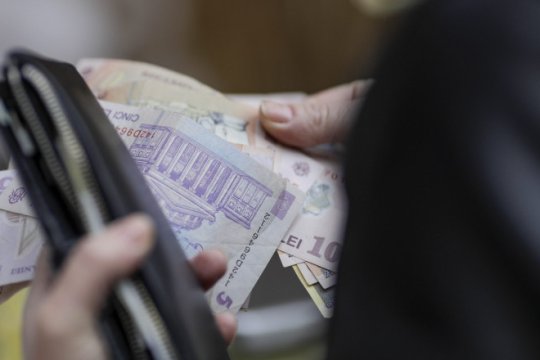 Când primesc românii pensiile în ianuarie 2025. Cu ce probleme se confruntă seniorii la început de an