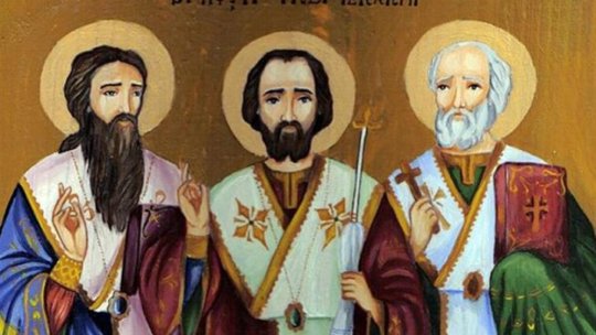 Azi, sărbătoare marcată prin cruce roșie în calendarul ortodox! Tradiții și obiceiuri de Sfinții Trei Ierarhi