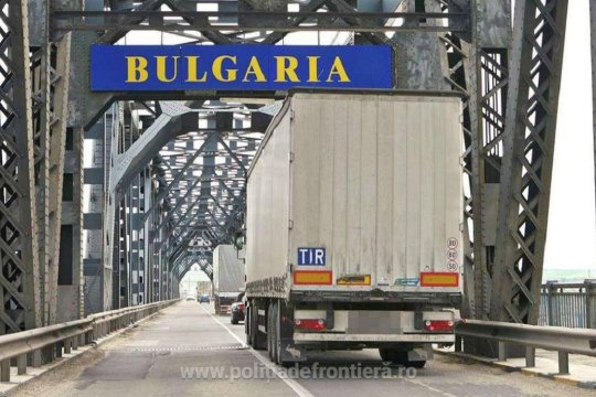 Românii încă sunt obișnuiți cu controalele la granița cu Bulgaria. Se reiau lucrările la podul Giurgiu-Ruse