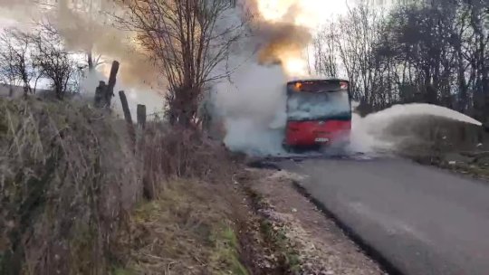 Incendiu de proporții în Alba Iulia. Un autocar a fost cuprins de flăcări în timp ce transporta mai mulți călători