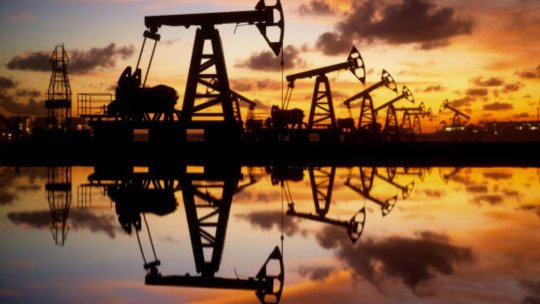 Prețul la țiței scade. Europa se îndreaptă spre cel mai ieftin petrol din ultimii cinci ani