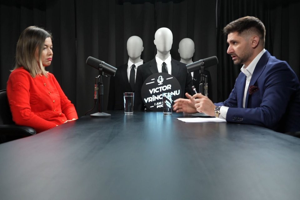 Dr. Carmen Tudor și Victor Vrînceanu, în cadrul podcastului I AM MEDIA