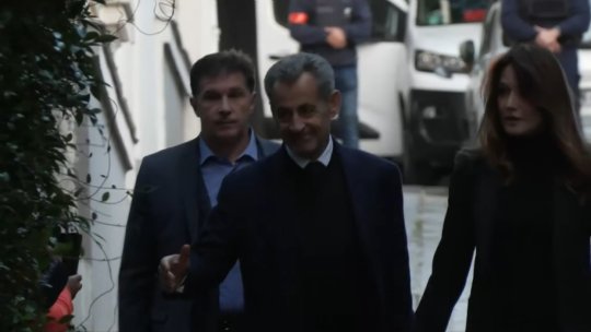 Nicolas Sarkozy se îndreaptă spre închisoare. Fostul președinte al Franței, aplaudat de mulțime la plecarea de acasă