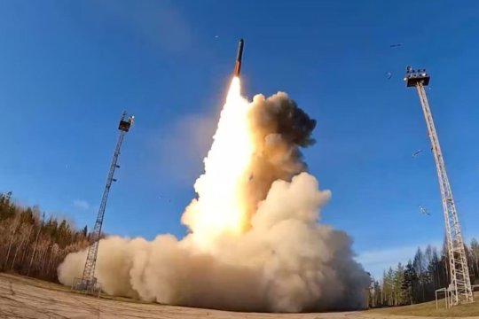 Rusia testează rachete intercontinentale cu capacitate nucleară, sub supravegherea directă a lui Vladimir Putin