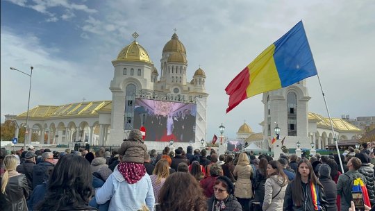 Huiduieli la Catedrala Mântuirii Neamului. Susținătorii lui Călin Georgescu au strigat numele fostului candidat