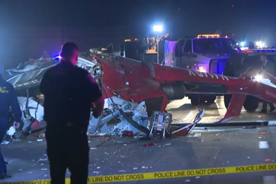 Tragedie la bordul unui elicopter medical. Echipajul a fost grav rănit după prăbușire, iar o persoană a fost prinsă sub epavă