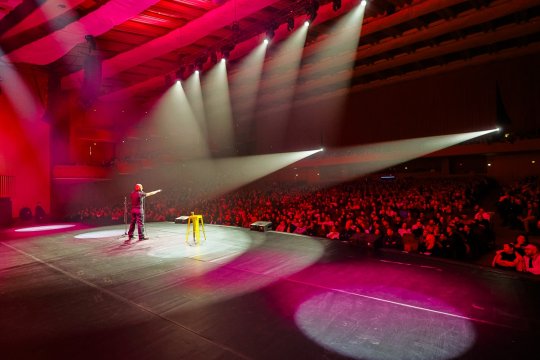 COMUNICAT | Prima seară „Fool’s Night Out – SCANDALOS” a fost un show sold-out la Sala Palatului. Diseară, line-up-ul se reinventează!