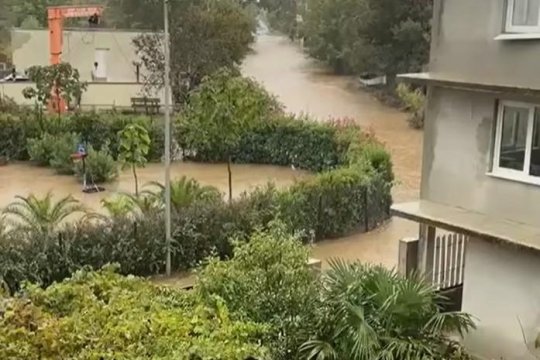Dezastru la Marea Neagră: Ciclonul Barbara lovește Bulgaria cu ploi torențiale și inundații