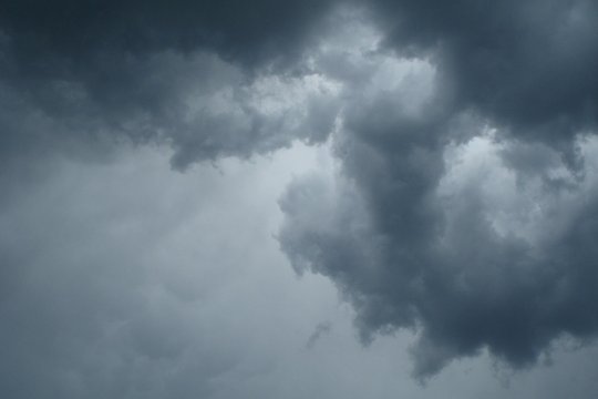 Cum trebuie să te protejezi, în caz de alertă cod roșu de ploi? Recomandările IGSU