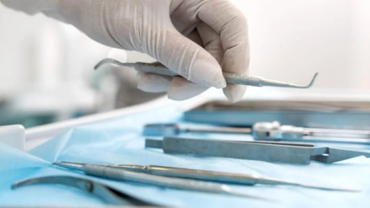 Noi dezvăluiri în cazul fetiței de doi ani moarte în clinica dentară. Colegiul Medicilor s-a autosesizat, iar Parchetul confirmă primele concluzii. Ministrul Sănătății: “Funcționați ilegal? Puneți cheia în ușă!”