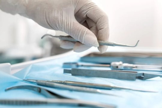 Noi dezvăluiri în cazul fetiței de doi ani moarte în clinica dentară. Colegiul Medicilor s-a autosesizat, iar Parchetul confirmă primele concluzii. Ministrul Sănătății: “Funcționați ilegal? Puneți cheia în ușă!”