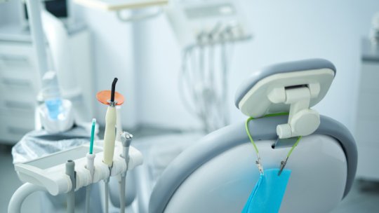 Greșeala care i-ar fi fost fatală Sarei. Specialiștii explică etapa esențială pe care medicii stomatologi ar fi omis-o înainte de anestezia generală