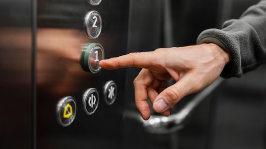 Incident grav într-un bloc din Sectorul 3. O adolescentă de 13 ani, agresată în lift de un bărbat necunoscut