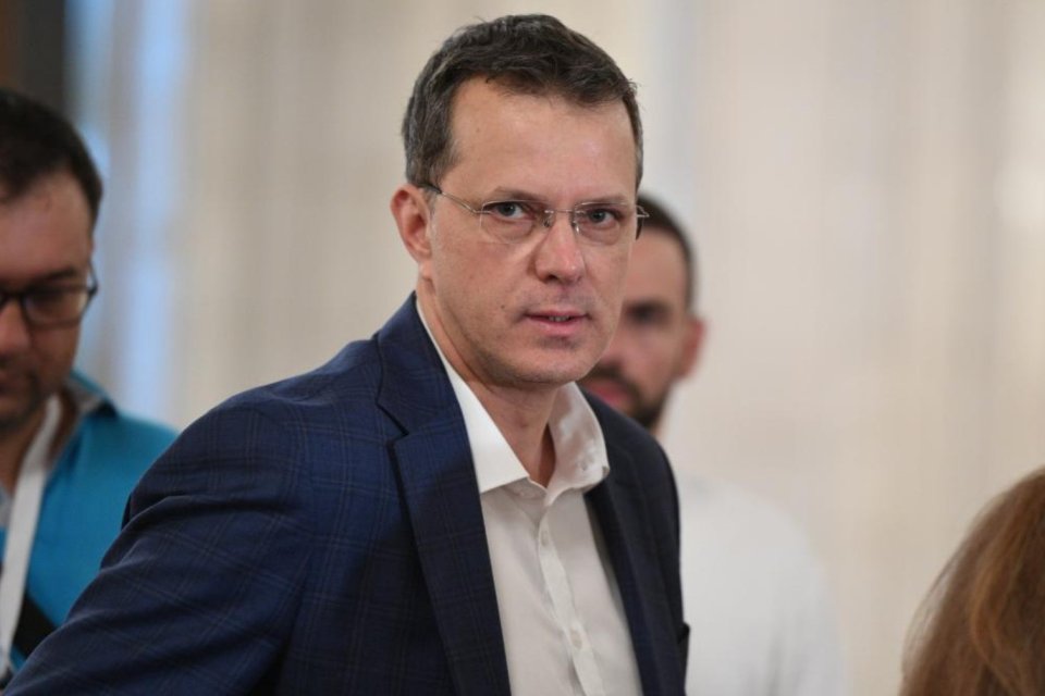 Ionuț Moșteanu, ministrul Apărării