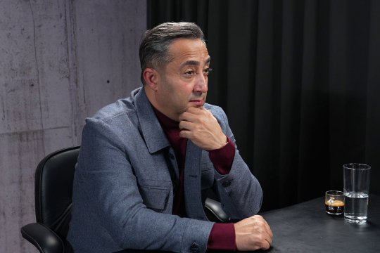 Gigel Păuneț dezvăluie cum rasismul l-a urmărit din copilărie până azi. Fondatorul shaormeriei Băneasa povestește în podcastul I AM MEDIA BUSINESS efectele reale ale discriminării