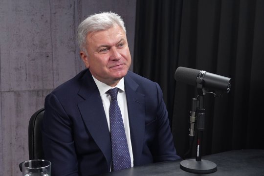Mesajul emoționant al ambasadorului Victor Chirilă în podcastul I AM MEDIA BUSINESS: “Pentru mine, sunt două imnuri - ‘Limba noastră’ și ‘Deșteaptă-te române’”