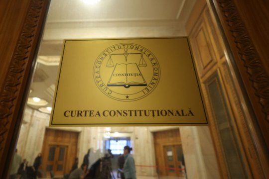 Guvernul rămâne fără măsurile fiscale pentru 2026. CCR dezbate contestația AUR abia pe 21 ianuarie. Guvernul cere preschimbarea termenului