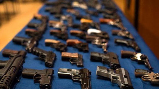 Alarmă la frontiera României: arme de foc găsite într-un TIR din Republica Moldova. Reacția ministrului Apărării