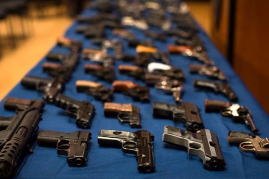 Alarmă la frontiera României: arme de foc găsite într-un TIR din Republica Moldova. Reacția ministrului Apărării