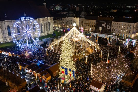 Surprize la Târgul de Crăciun din Cluj. Cât a ajuns să coste un pahar de vin fiert în 2025