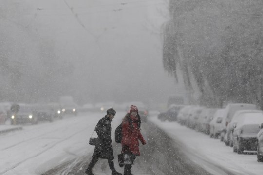 A început colapsul vortexului polar și vin schimbări majore de vreme. Aerul arctic va coborî spre sud în următoarele săptămâni