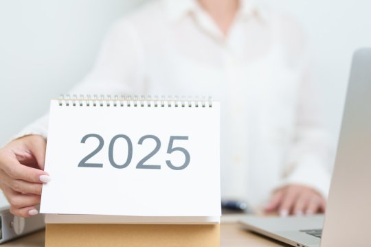În ce zile ai liber în decembrie de sărbători. Când stai acasă și ești plătit în ultima lună din 2025