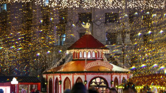 Când se aprind luminile de sărbători din București? Ce poți vedea la târgurile de Crăciun de la Piața Constituției și Universitate