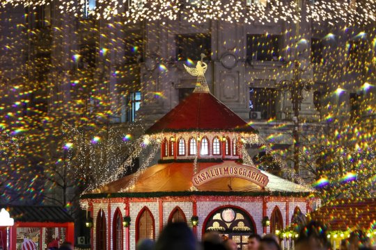 Când se aprind luminile de sărbători din București? Ce poți vedea la târgurile de Crăciun de la Piața Constituției și Universitate