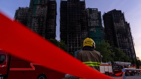 Bilanțul incendiului din Hong Kong urcă la 128 de morți. Alarmele nu au funcționat, iar ancheta se concentrează pe nereguli majore