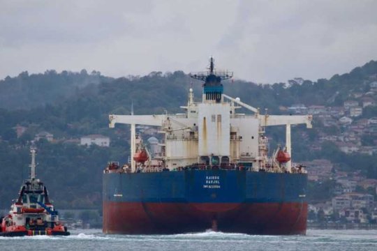 Incidente grave în Marea Neagră. Două petroliere rusești au fost cuprinse de flăcări. Autoritățile investighează cauza exploziei