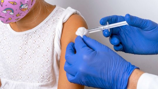 Controverse puternice în SUA: FDA ar urma să anunțe că zece copii ar fi murit “din cauza” vaccinurilor anti-Covid. Experții cer acces la date