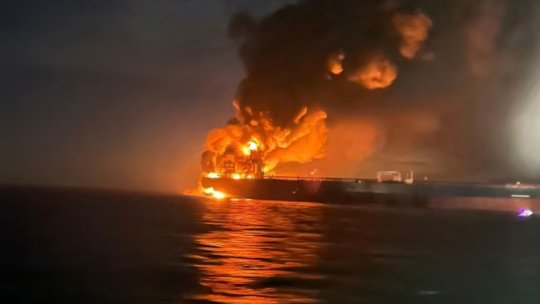 Petroliere rusești lovite în Marea Neagră de drone subacvatice ucrainene. Două nave ale “flotei fantomă”, avariate grav