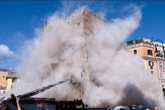 Tragedie la Roma! Un muncitor, posibil român, rănit grav după prăbușirea unui turn medieval