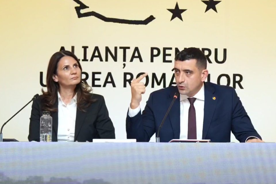 Anca Alexandrescu, alături de George Simion, în timpul conferinței de presă în care s-a anunțat candidatura sa