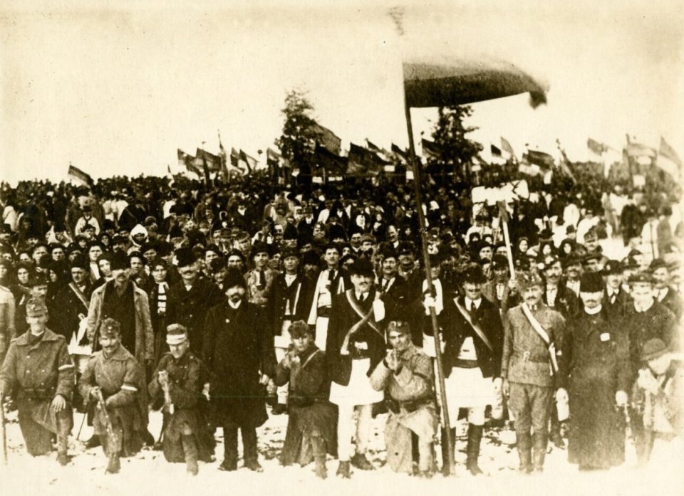 Manifestanți și soldați participanți la Marea Adunare de la Alba Iulia, 1 Decembrie 1918