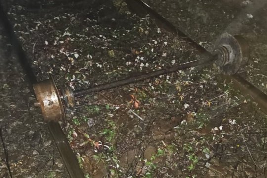 Incident grav pe calea ferată în Caraș-Severin: Un tren de persoane a lovit o osie plasată pe șine