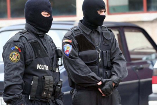 Percheziții DNA într-un dosar de corupție cu ramificații în servicii secrete. Sunt vizate nume grele din SIE, SRI și mediul de afaceri din Vaslui