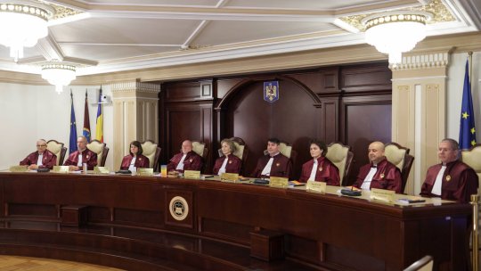 Românii mai au de așteptat! CCR nu a decis încă soarta pensiilor din pilonul II și III