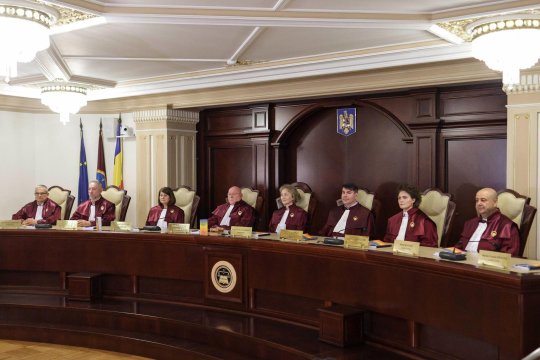 Românii mai au de așteptat! CCR nu a decis încă soarta pensiilor din pilonul II și III