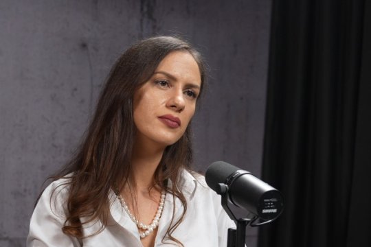 Arta românească, la un nou nivel. Simona Chiș explică în podcastul I AM MEDIA BUSINESS cum a transformat Artmark piața de licitații