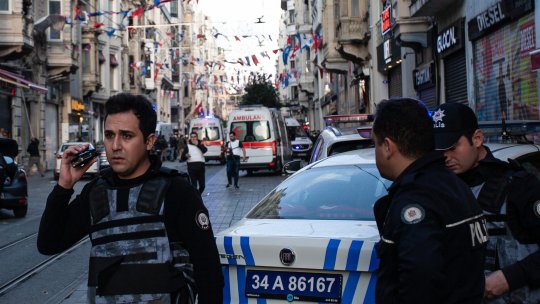 Vacanță transformată în coșmar! Doi români au fost răniți în timpul unui atac armat violent