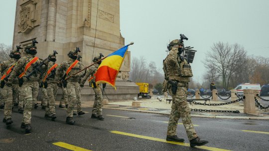Ziua Națională a României. Paradă militară la Arcul de Triumf, cu mii de militari, tehnică și aeronave