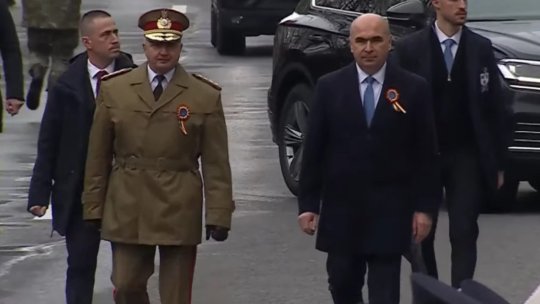 Nou val de huiduieli la Alba Iulia, de Ziua Națională. Ceremonia dedicată președintelui și premierului, întâmpinată cu proteste sonore