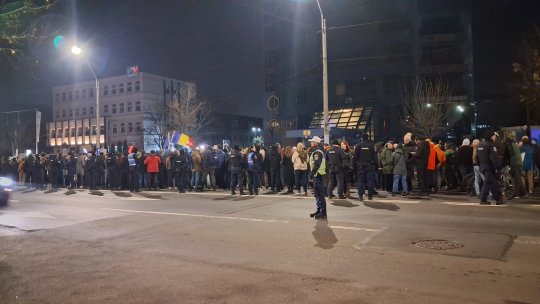 Proteste în fața CSM după reportajul Recorder. Oamenii cer demisii la vârful Justiției: Predoiu și Savonea, nume strigate în stradă